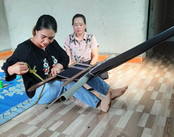 Nữ đại biểu của buôn làng