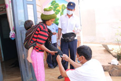 Tiêm phòng vắc xin dại cho chó mèo: Cần nâng cao nhận thức của người dân