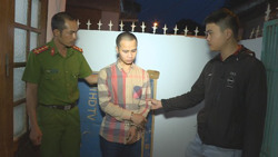 Bắt "con nghiện" đột nhập nhà dân trộm xe SH