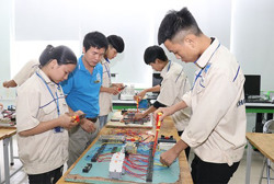 Tiếp tục dạy văn hóa trong trường nghề