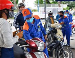 Chi "đậm" quỹ bình ổn, giá xăng chỉ giảm 45 đồng/lít