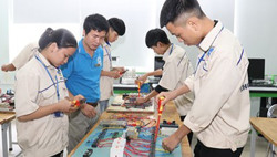 Tiếp tục dạy văn hóa trong trường nghề