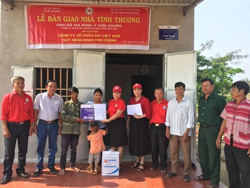 Bàn giao 2 căn nhà Tình thương tại huyện Ea Kar