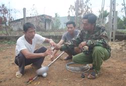 Người dân Cuôr Knia góp tiền thắp sáng đường quê