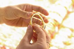 Giá vàng hôm nay 17-4: Tăng vọt bất chấp chứng khoán quốc tế “xanh” sàn