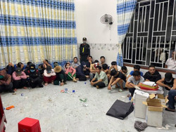 Sòng bạc "khủng" có 8 người canh giữ: Khởi tố 35 đối tượng