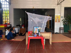 Ăn nhầm bả chó hình viên kẹo, 1 cháu bé tử vong, 1 cấp cứu