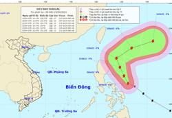 Siêu bão Surigae giật trên cấp 17 liên tục đổi hướng