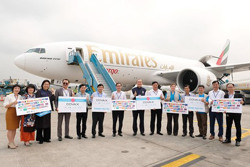 Việt Nam tiếp nhận 811.200 liều vaccine phòng Covid-19