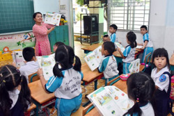 "Hợp nhất" sách giáo khoa là tùy tiện