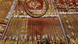 Giá vàng hôm nay 2-4: Tiếp tục leo thang dù các quỹ đầu tư bán 3,6 tấn vàng