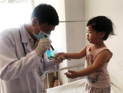 Khống chế không để dịch tay chân miệng lan rộng