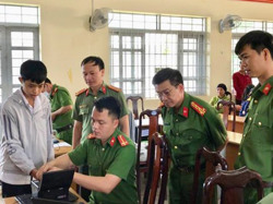 Lãnh đạo Công an tỉnh thăm hỏi lực lượng cấp căn cước công dân trên địa bàn thị xã Buôn Hồ