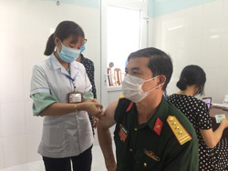 Thị xã Buôn Hồ có 646 người được tiêm vắc xin phòng Covid-19 trong đợt 1