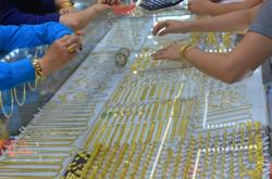 Giá vàng hôm nay 28-4: Giảm trước sức mạnh của USD, lãi suất trái phiếu Mỹ