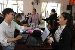 Khuyến khích người dân sử dụng dịch vụ chuyển phát thẻ căn cước công dân qua bưu điện