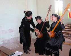 Giữ gìn điệu then trên quê hương mới