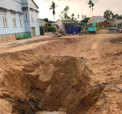 Đang khắc phục vị trí sạt lở tại thị trấn Liên Sơn (huyện Lắk)