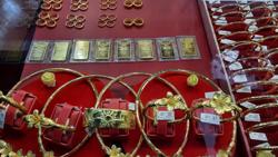 Giá vàng hôm nay 7-4: Bật tăng dù các quỹ đầu tư bán 217 tấn vàng sau hơn 3 tháng