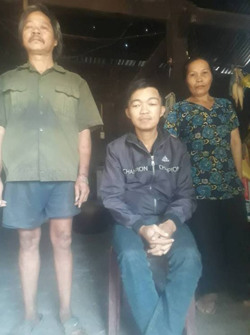 Một gia đình cả bố mẹ và con trai đều mắc bệnh