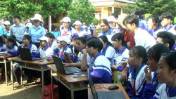 Gần 2.500 đầu sách phục vụ học sinh tại thư viện lưu động "Ánh sáng tri thức"