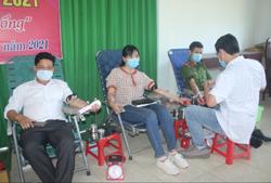 Huyện Buôn Đôn: Nhiều cặp vợ chồng cùng hiến máu tình nguyện
