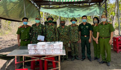 Tặng 5.000 chiếc khẩu trang cho chốt kiểm soát phòng, chống dịch bệnh COVID-19 trên biên giới