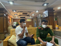 Bất chấp lệnh cấm, cơ sở massage mở cửa đón khách giữa dịch Covid-19