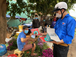 Tuyên truyền lưu động về phòng chống COVID-19 và về bầu cử