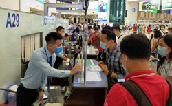 Yêu cầu hãng bay trả lại phí sân bay, an ninh khi hành khách hoàn, hủy vé