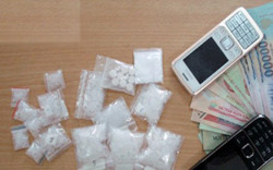 Bắt quả tang đối tượng mua ma túy về dùng