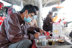 Yêu cầu xử lý nghiêm những hành khách đi xe ô tô mà không đeo khẩu trang