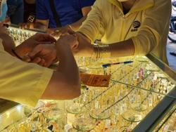 Giá vàng hôm nay 17-5: Nhảy vọt khi vừa mở cửa giao dịch