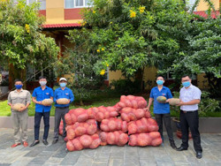 Chương trình "Giải cứu bí đỏ - Chia sẻ nỗi lo" hỗ trợ nông dân