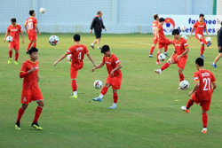 Tuyển Việt Nam: Rà soát trước ngày chốt quân