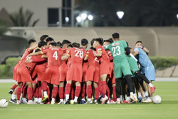 Chùm ảnh buổi tập đầu tiên của đội tuyển Việt Nam tại UAE