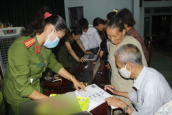 Trắng đêm cấp căn cước công dân