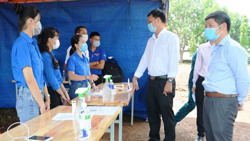 Lãnh đạo TP. Buôn Ma Thuột thăm chốt kiểm soát phòng chống dịch COVID-19 trên Quốc lộ 14