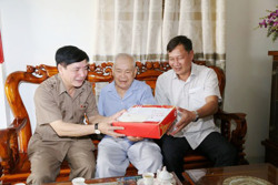 Hỗ trợ người có công với cách mạng được giao đất làm nhà ở; miễn, giảm tiền sử dụng đất