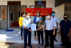 Huyện Krông Pắc bàn giao nhà Đại đoàn kết cho hộ nghèo tại thị trấn Phước An