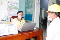 Ngành Bưu điện tổ chức tiếp nhận đăng ký chuyển phát thẻ căn cước công dân tại xã Hòa Thuận