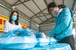 Những phần cơm nghĩa tình giữa mùa dịch