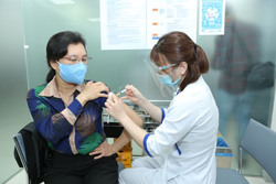 Thêm 287.600 liều vaccine Covid-19 của AstraZeneca về Việt Nam