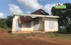 Lốc xoáy làm sập, tốc mái 16 căn nhà tại xã Quảng Tín