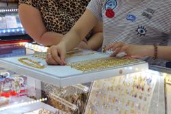 Giá vàng hôm nay 24-6: Tăng giảm đột ngột