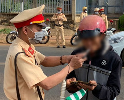 Cảnh sát giao thông huyện Krông Năng phát hiện và xử lý 22 trường hợp tài xế dương tính với chất ma túy