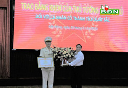 Giám đốc Công an tỉnh Đắk Nông nhận Bằng khen của Thủ tướng Chính phủ