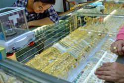 Giá vàng hôm nay 29-6: Bị đè bẹp trước sức mạnh của USD