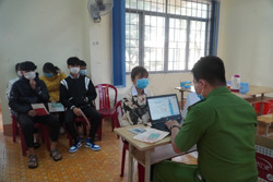 Có bắt buộc điều chỉnh số chứng minh nhân dân trong "bìa đỏ" trước khi giao dịch đất đai?