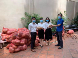 Những câu chuyện ấm lòng mùa dịch